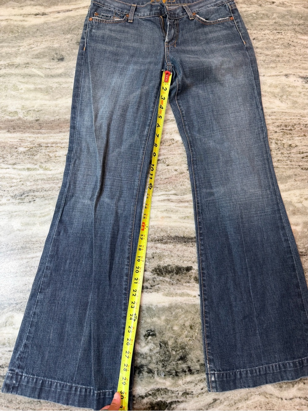 7 For All Mankind Dark Blue Bootcut Jeans with Signature Pocket Stitching Size 2 - Picture 7 of 7